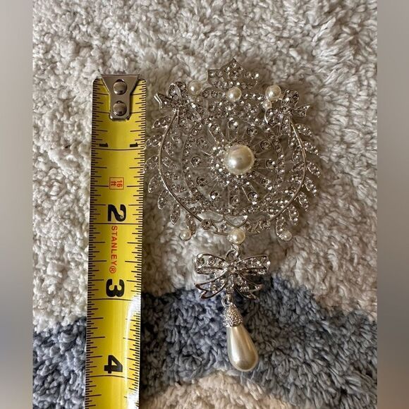 Silver and pearl drop broach - Picture 4 of 4